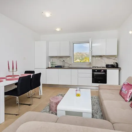 Апартаменты Apartman Miho